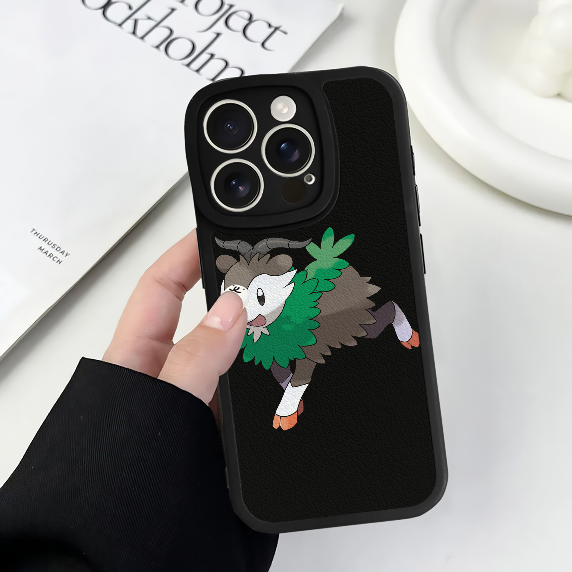 （画像用） ポケットモンスター Pokémon 【iPhone 16シリーズ対応】シリコンスマホケース（レザー調） 材質：シリコン